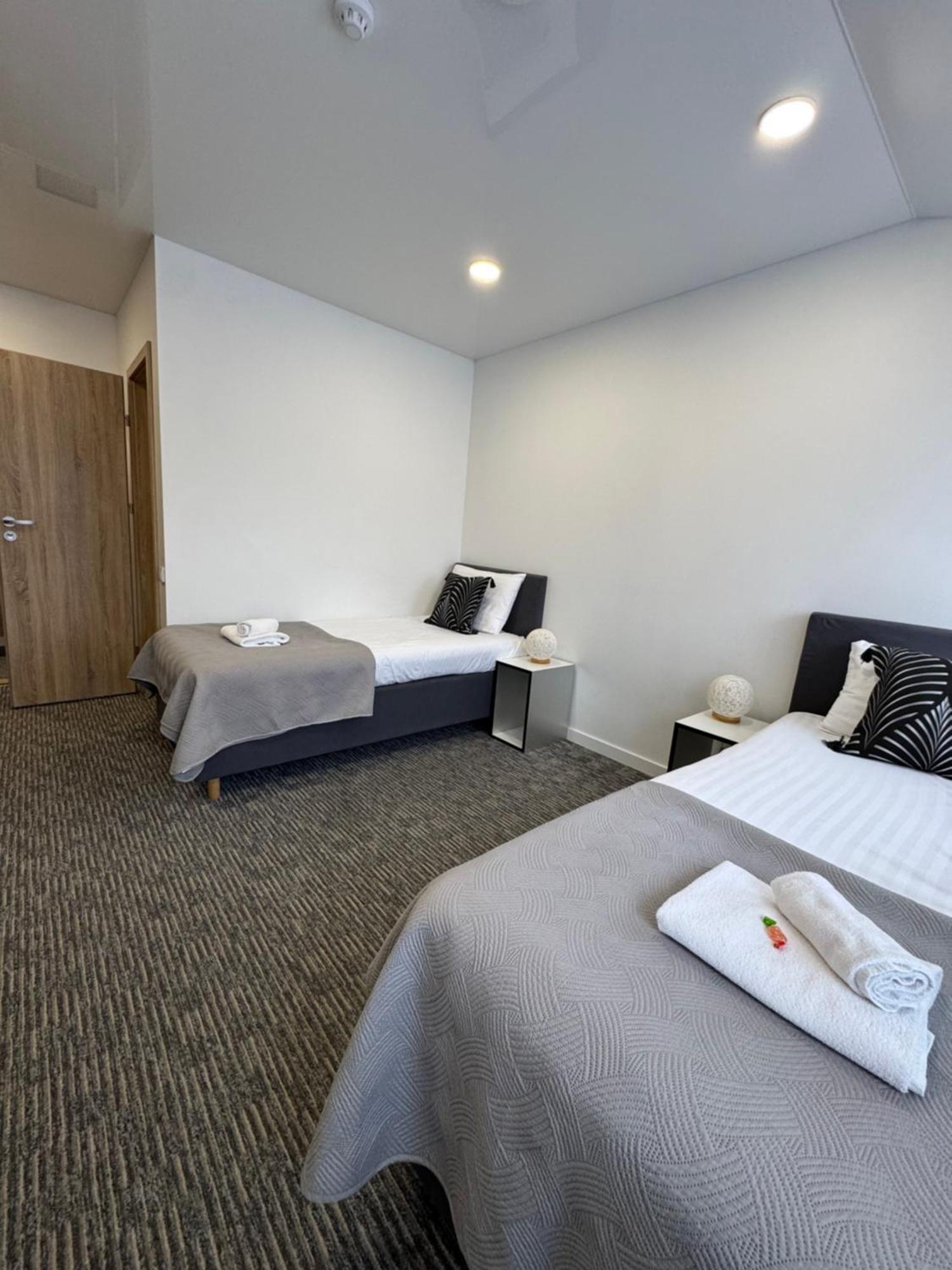 Grey Apartments "Easy Kaunas" ภายนอก รูปภาพ