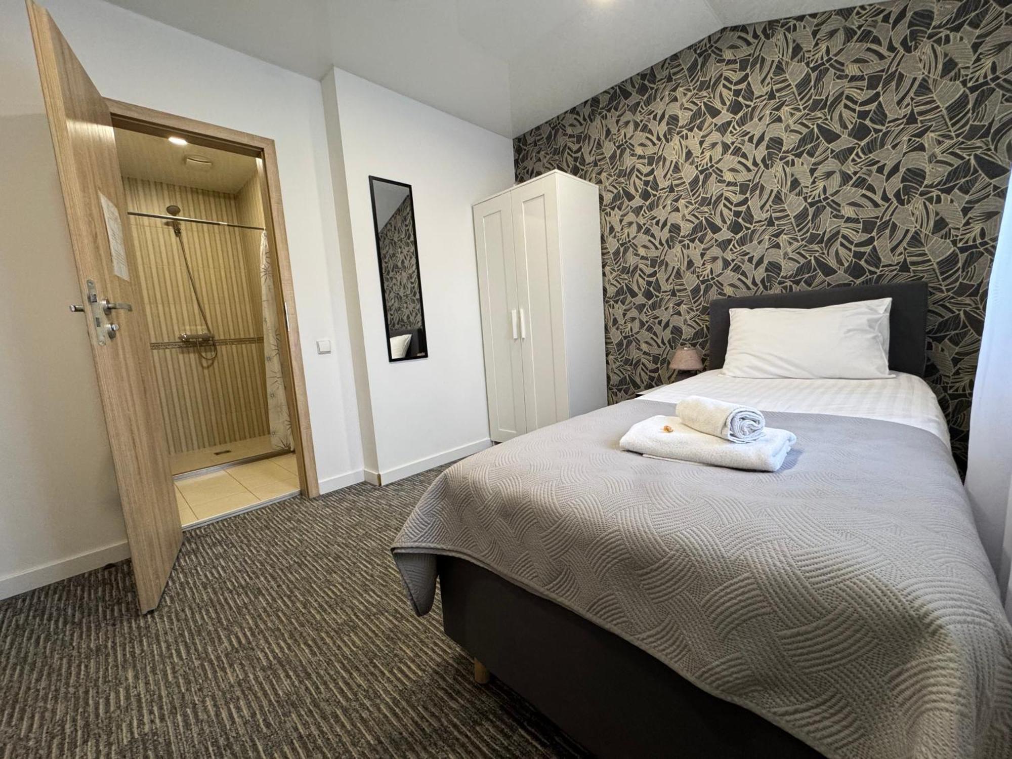 Grey Apartments "Easy Kaunas" ภายนอก รูปภาพ